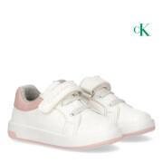 Niedrige Sneakers mit Schnürsenkeln/Kratzern, Mädchen Calvin Klein